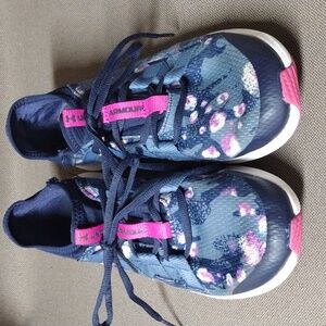 Under Armour Infinity shoes 6.5Y/39